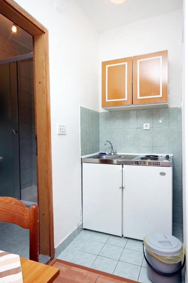 Apartments By The Sea Drvenik Donja Vala, Makarska - 6701 Exterior foto